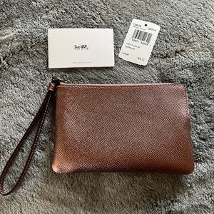 COACH Crossgrain Leather Corner
Zip Wristlet Wallet Metallic Dark Blush